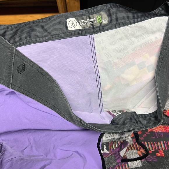 Volcom board swim shorts size 38 - Picture 2 of 3